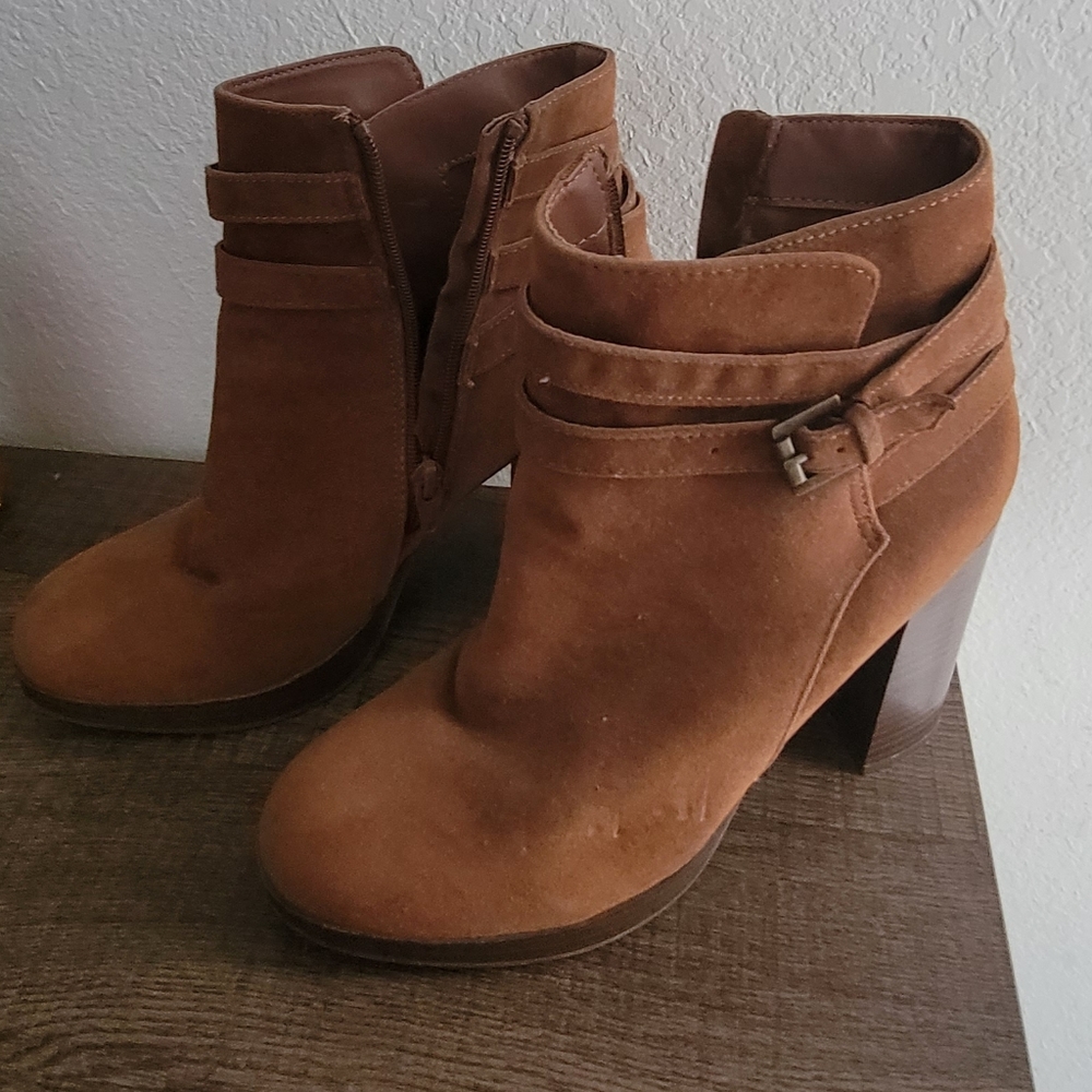 Boots - Picture 3 of 5